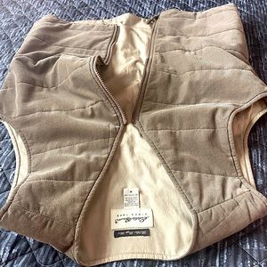 New Eddie Bauer Beautiful Corduroy Vest w/ zipper & pocket | medium